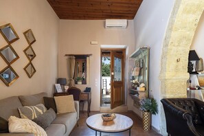 تلفزيون، مدفأة، ألعاب فيديو، مشغل دي في دي