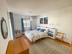 4 soverom, strykejern/-brett, reiseseng for barn og wi-fi (inkludert)