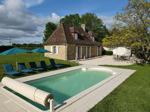 Maison en pierre avec piscine chauffée privée , vue panoramique et calme absolu,
