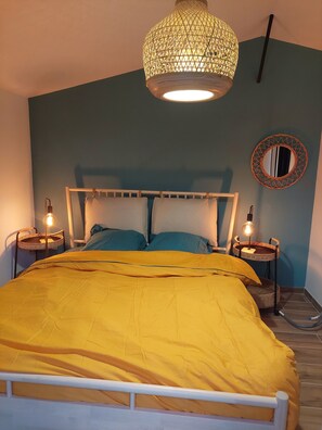 3 chambres, fer et planche à repasser, lit parapluie, Wi-Fi gratuit