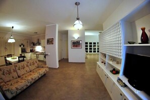 Smart-TV, Bücher, Stereoanlage