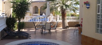 Villa de lujo con aire acondicionado, wi-fi y piscina privada, cerca de la playa