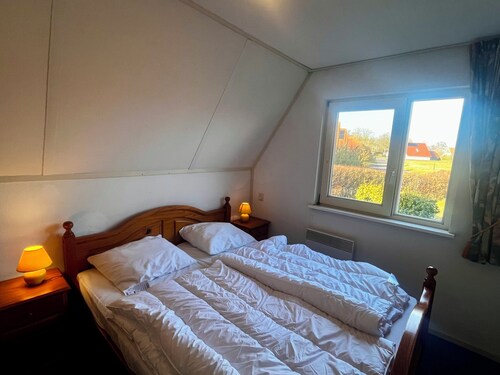 Detached holiday home for 6 people with garden near the Wadden Sea & beach