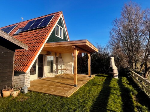 Detached holiday home for 6 people with garden near the Wadden Sea & beach