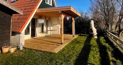 Detached holiday home for 6 people with garden near the Wadden Sea & beach