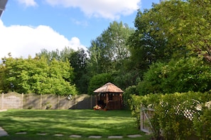 Property grounds - Luxury Contemporary Wooden Lodge Set In Rural Landscape With Garden And Parking (Newton Abbot)