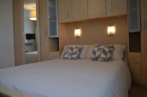 2 habitaciones, tabla de planchar con plancha y cuna de viaje 