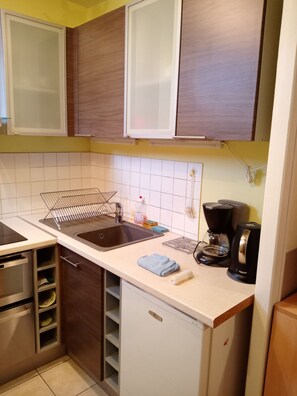 ثلاجة، ميكروويف، فرن، موقد طهي مسطح