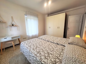 4 chambres, fer et planche à repasser, accès au Wi-Fi (inclus)