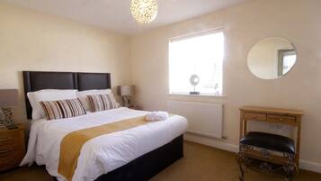2 bedrooms, desk, iron/ironing board, travel cot