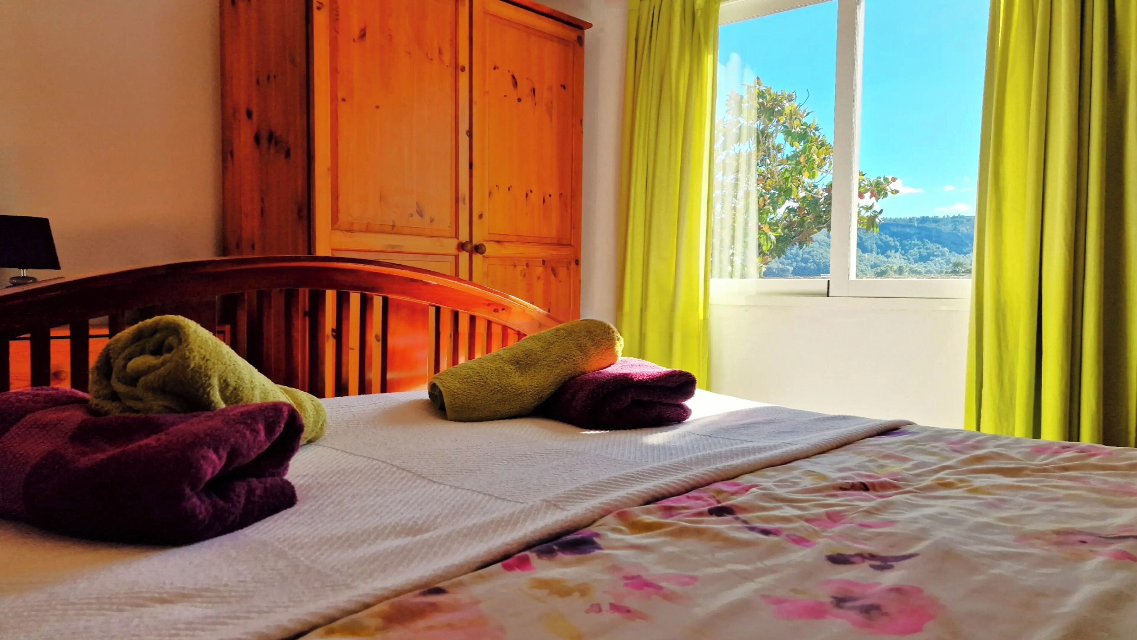 5 chambres, coffres-forts dans les chambres, fer et planche à repasser