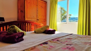 5 dormitoris, caixa forta a l'habitació i planxa i posts de planxar 