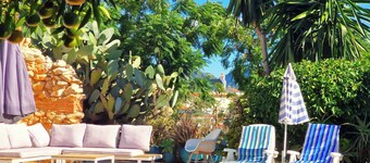 Spacious Farmhouse enjoying Mature Gardens, Heated Private Pool & Stunning Views