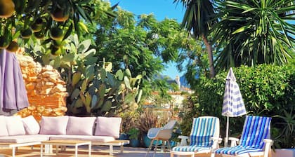 Spacious Farmhouse enjoying Mature Gardens, Heated Private Pool & Stunning Views