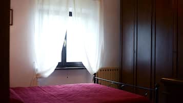 2 bedrooms, iron/ironing board, free WiFi