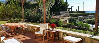 Familie Villa ved stranden med stor have, havudsigt og privat parkering