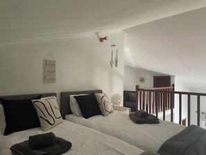 2 bedrooms, iron/ironing board, bed sheets - Beautiful South-facing Apartment With Sea View And Communal Pool (Sesmarias, Albufeira, Algarve)