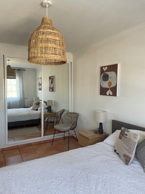 2 bedrooms, iron/ironing board, bed sheets