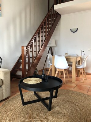 Dining - Beautiful South-facing Apartment With Sea View And Communal Pool (Sesmarias, Albufeira, Algarve)