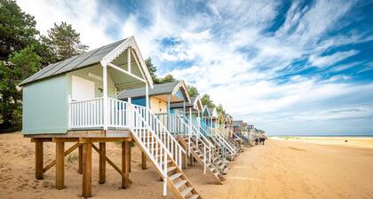 Maison moderne renversée au bord de Wells