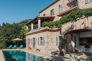 A stone villa with a swimming pool, outdoor seating, and a barbecue area. - Villa with Private Pool and Fantastic Sea Views (Deia)