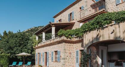 Villa with Private Pool and Fantastic Sea Views