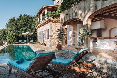 Villa with Private Pool and Fantastic Sea Views