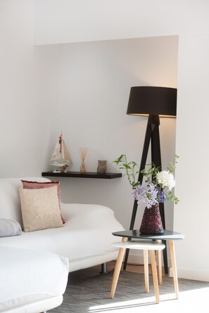 2 bedrooms, soundproofing, iron/ironing board, free WiFi - NEW APARTMENT 4 MIN WALK TO TRAIN STATION AND CLOSE TO SERVICES AND BEACH (Calafell)