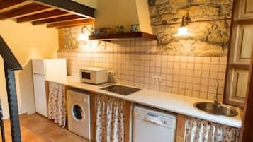 Refrigerador, microondas, placa de cocina, lavavajillas