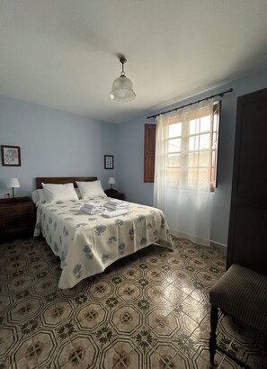 4 bedrooms, iron/ironing board, free WiFi, bed sheets - Rural Accommodations Casa Fabián, La Tenada (Pet Friendly) (Castrillón)