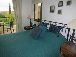 2 bedrooms, in-room safe, iron/ironing board, free WiFi