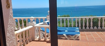 2 House in front of the sea. With garden, swimming pools and powerful WI-FI. costabonita Spain
