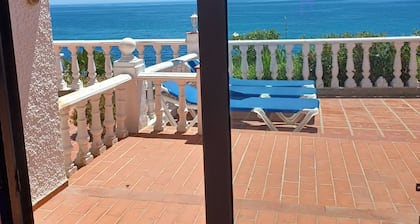 2 House in front of the sea. With garden, swimming pools and powerful WI-FI. costabonita Spain