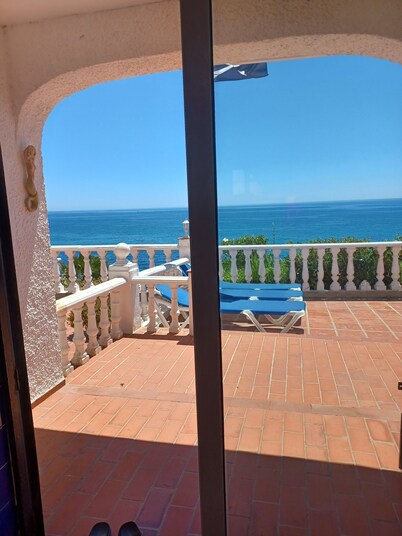 2 House in front of the sea. With garden, swimming pools and powerful WI-FI. costabonita Spain