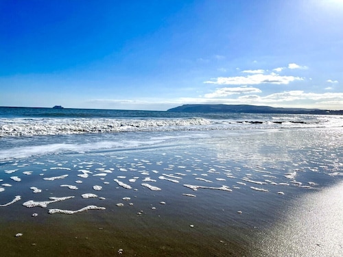 Honeysuckle Cottage, Child Friendly, 10 min walk to beach, less to Shops & Park.