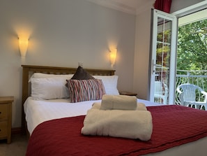 3 bedrooms, iron/ironing board, travel cot, free WiFi