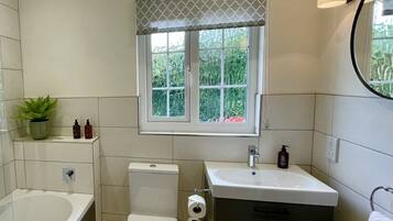 Combined shower/bathtub, hair dryer, towels, soap