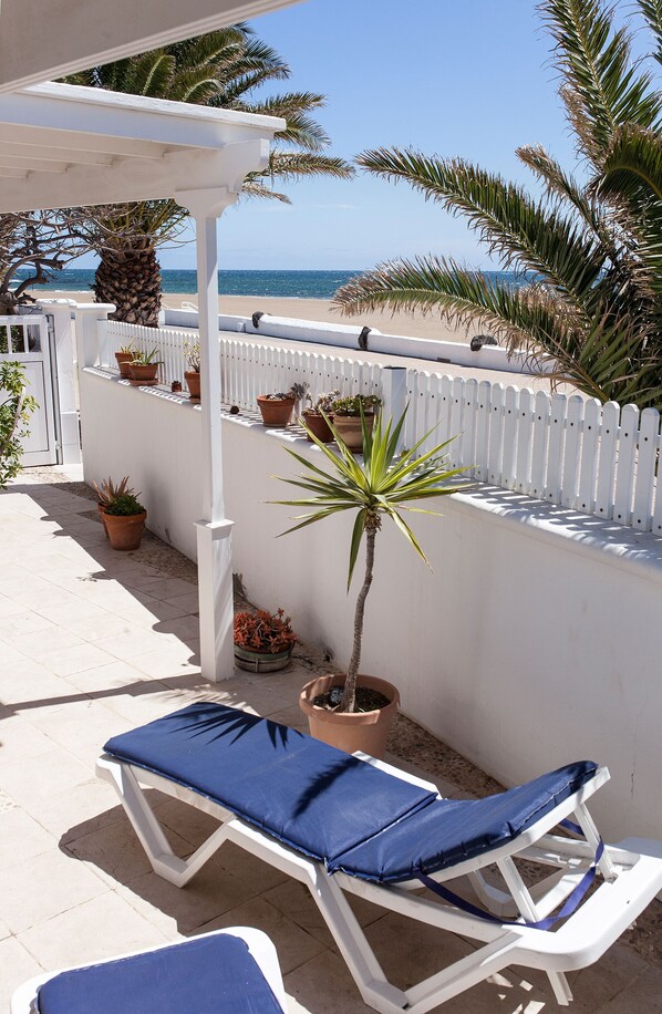 Property grounds - Beachfront villa (Playa Honda)