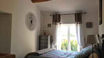 1 chambre, fer et planche Ă repasser, Wi-Fi gratuit, draps fournis