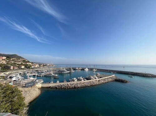 Casa de pueblo característica con impresionantes vistas a la montaña s
