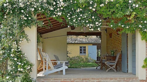 Viinin ystävät! Ylellinen talo 250 hehtaarin viinitilalla, AC ja oma uima-allas