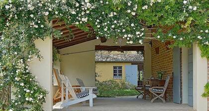 Viinin ystävät! Ylellinen talo 250 hehtaarin viinitilalla, AC ja oma uima-allas