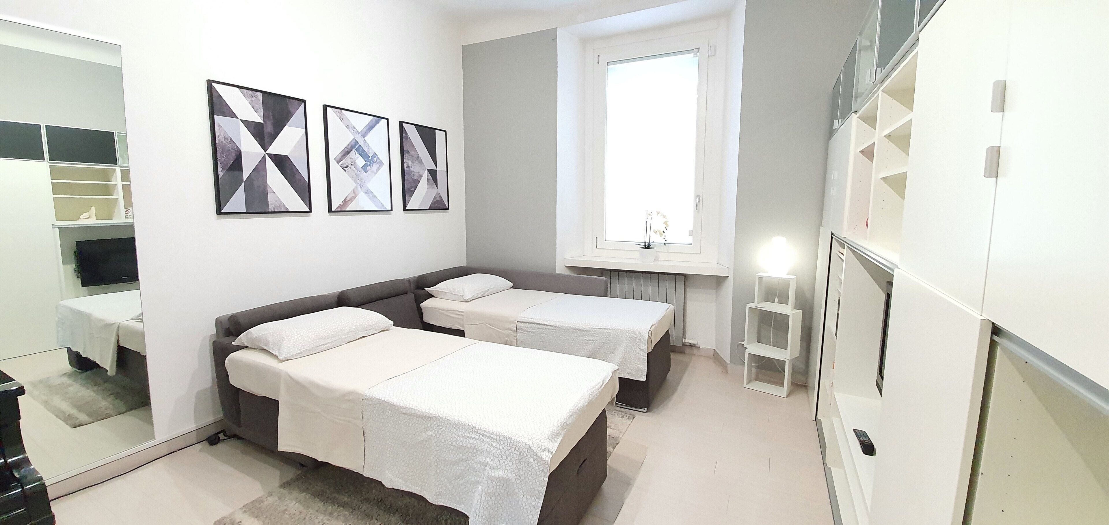 CHARMING - Large three-room apartment Central station