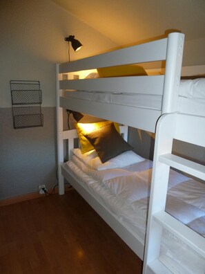 2 Schlafzimmer, BĂŒgeleisen/BĂŒgelbrett, kostenloses WLAN, BettwĂ€sche