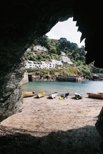 Stunning house right by the sea, spectacular far reaching sea views in Polperro