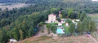 Cosy apartment in a typical farmhouse minutes to Florence, pool, views, relax.