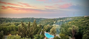 House of character with swimming pool private and seen on sea