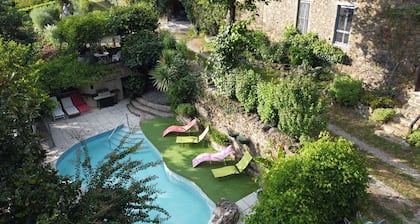 Manor ala este. Aveyron-Cantal. Impresionantes vistas sobre el río Lot, para 6 personas.