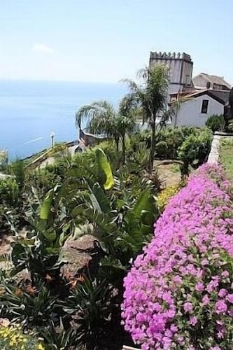 Un Superbe villa sur la côte amalfitaine Avec vues sur la mer et de grands jardins privés