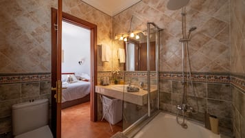 Combined shower/bathtub, hair dryer, towels, toilet paper
